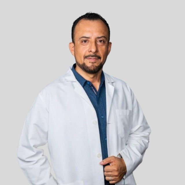 Dr. Roberto Chaparro Mejía